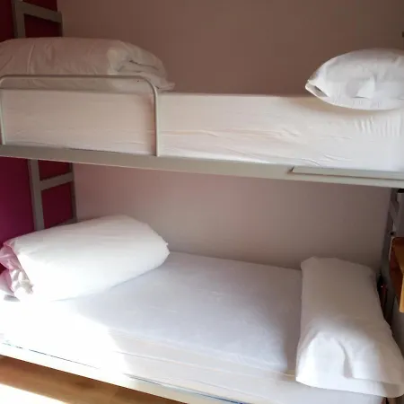 - La Tormenta Hostel Fresno de Cantespino