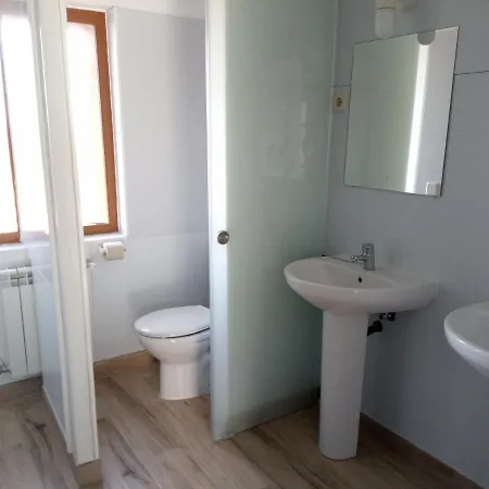 - La Tormenta Hostel Fresno de Cantespino